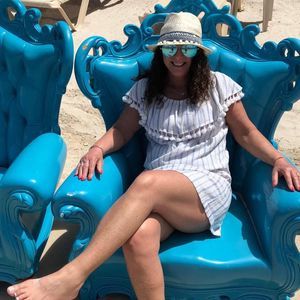 Meet your Posher, Debbie